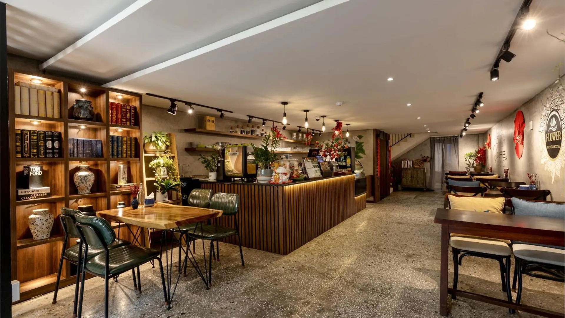 Flower Beachstay & Coffee Da Nang
