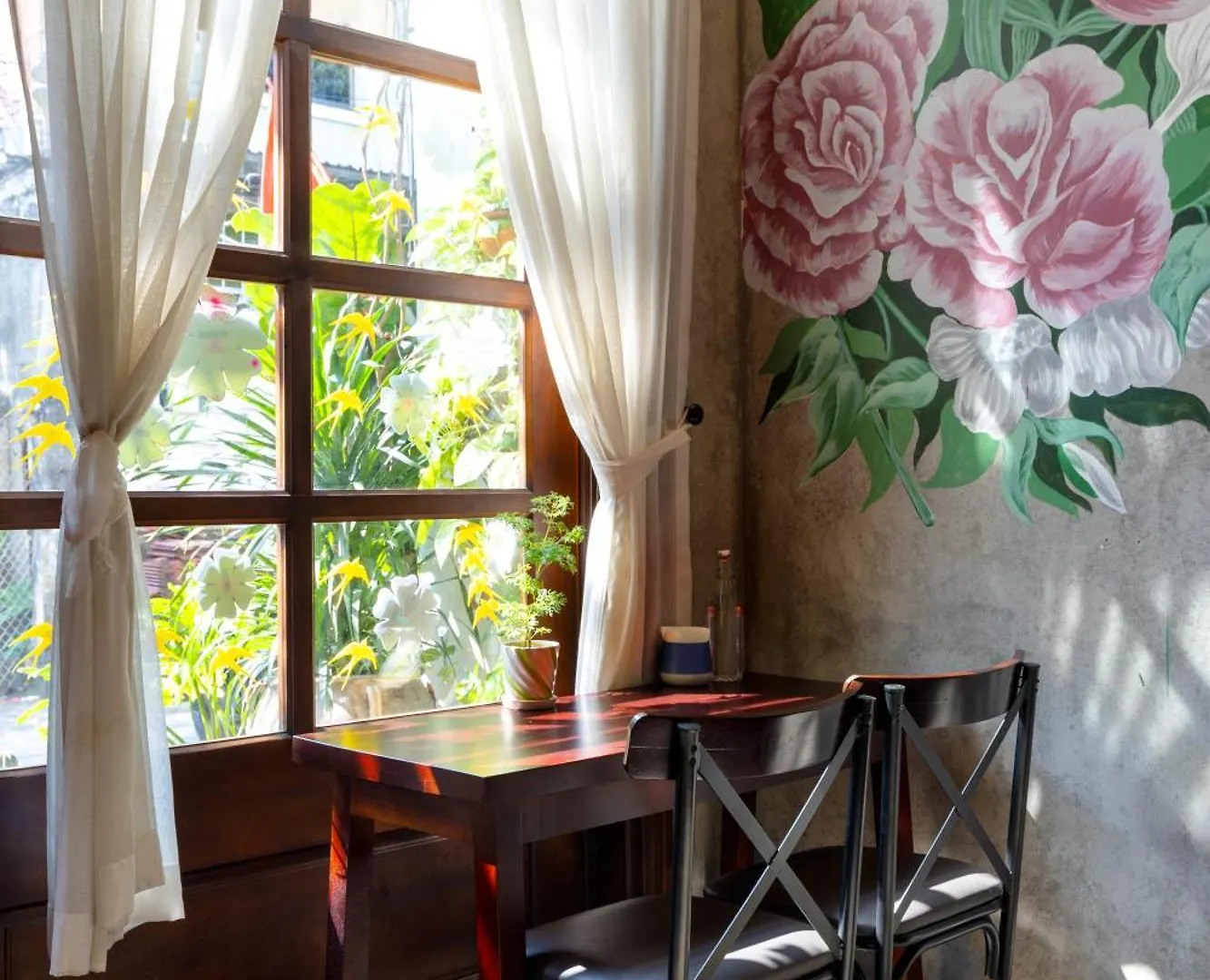 Flower Beachstay & Coffee Da Nang Hotel