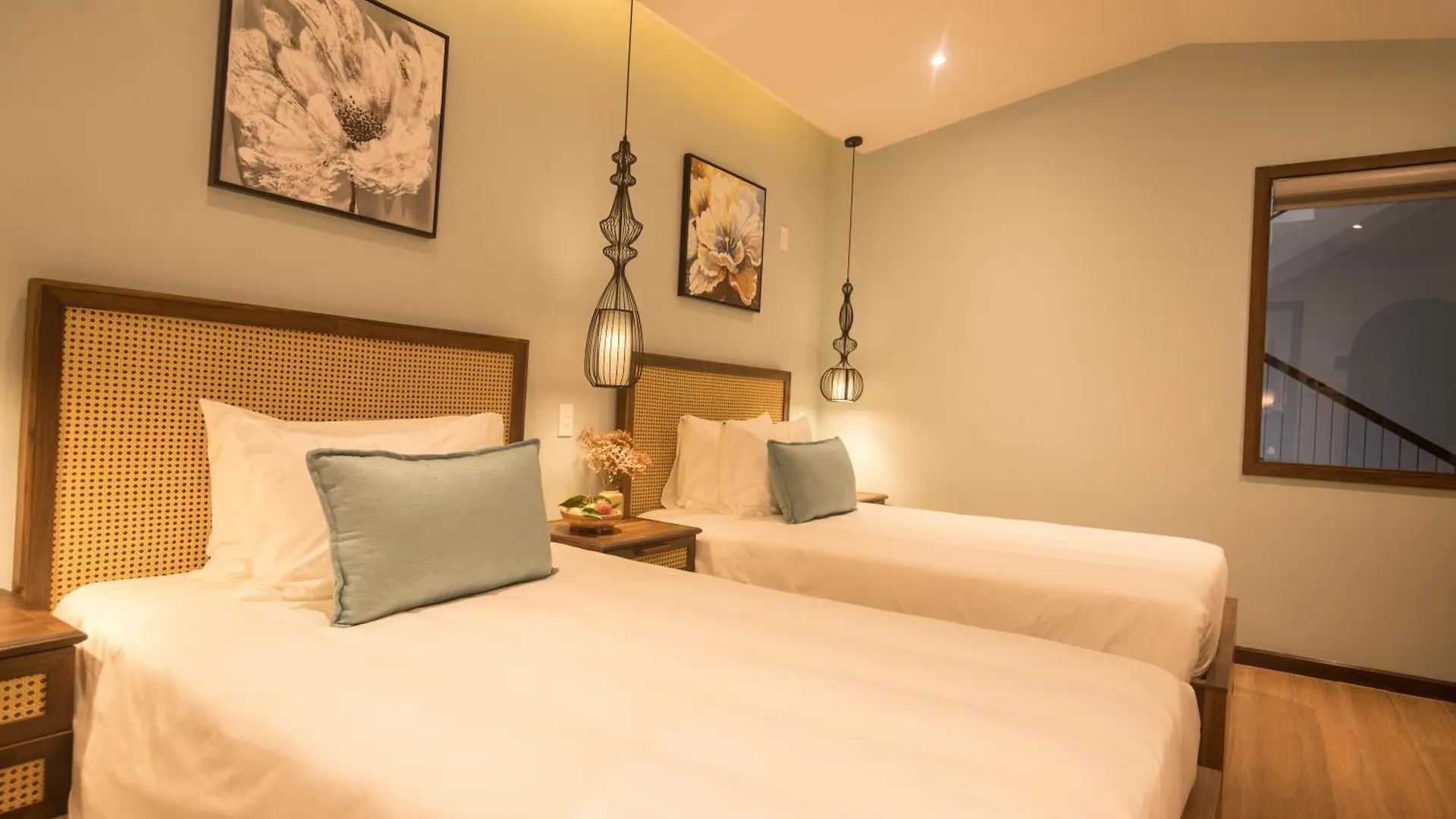 Flower Beachstay & Coffee Da Nang