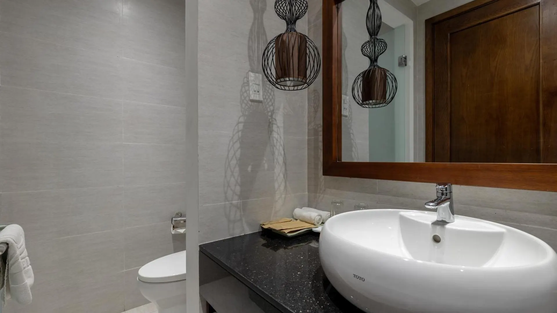 Flower Beachstay & Coffee Da Nang Hotel