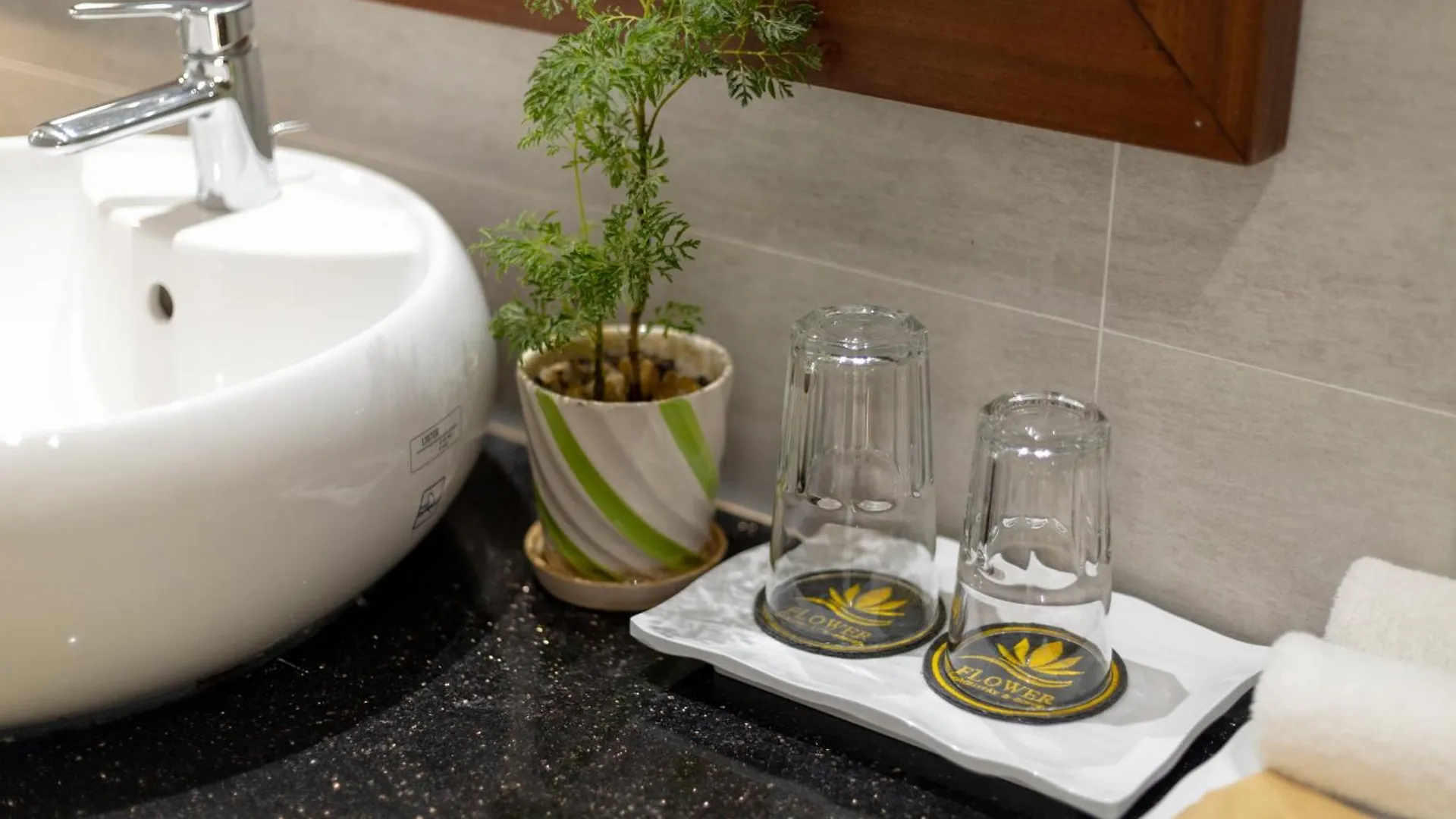 Flower Beachstay & Coffee Da Nang Hotel