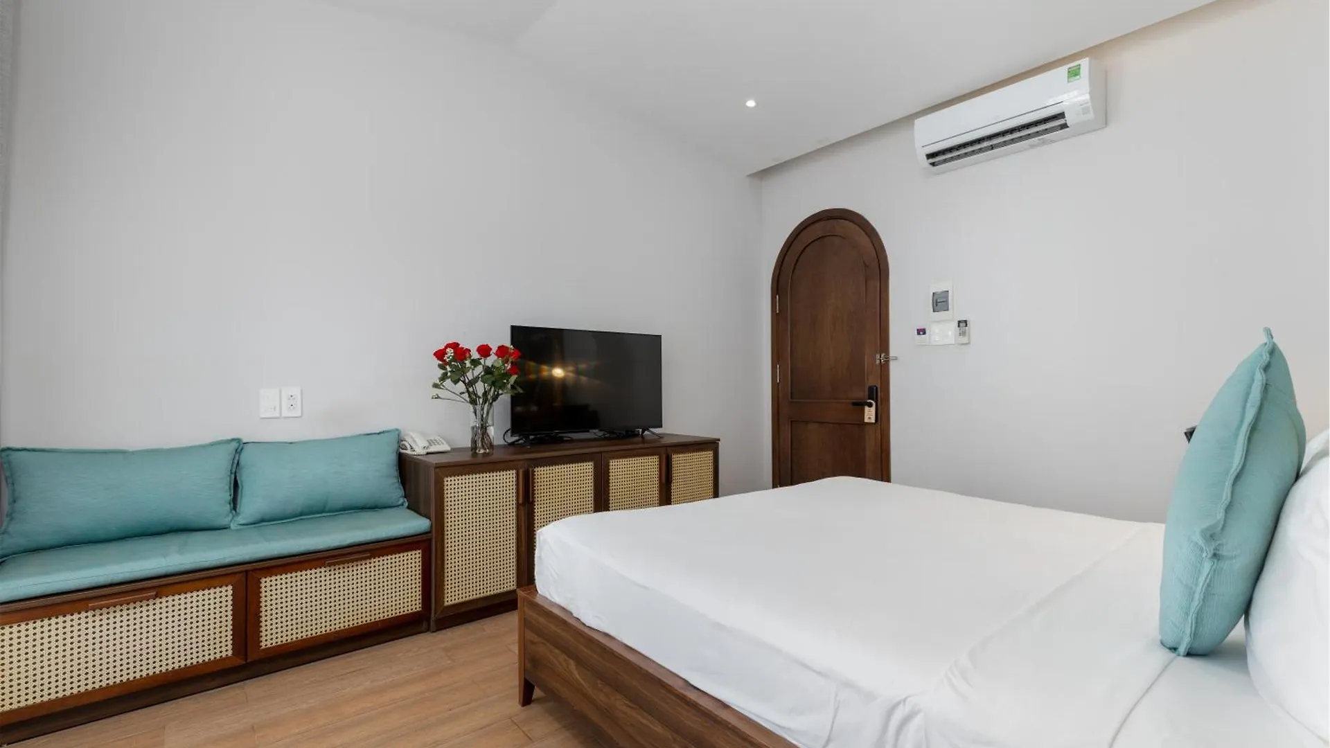 Flower Beachstay & Coffee Da Nang