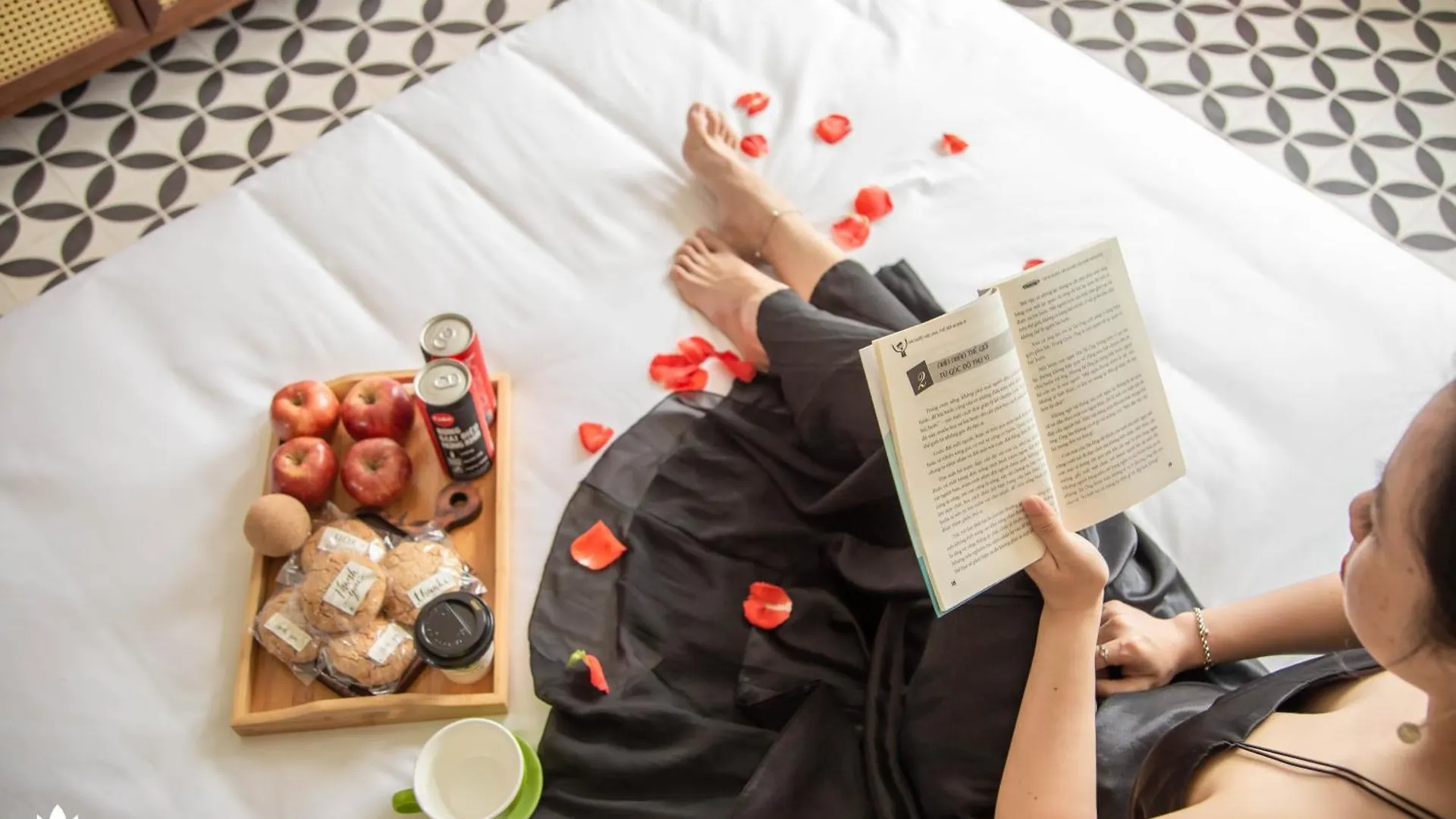 Flower Beachstay & Coffee Da Nang Hotel